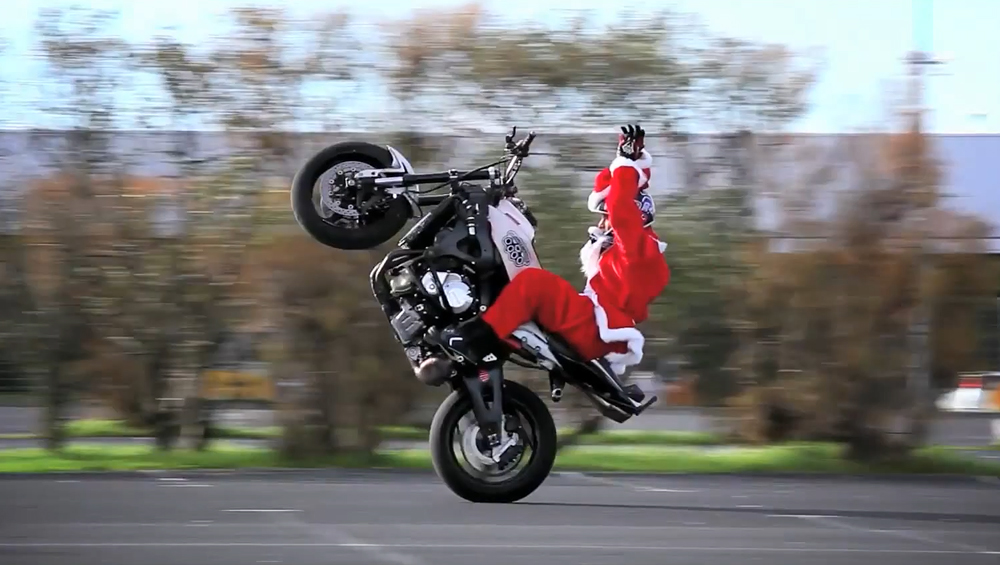 Crazy-Santa-Claus-Freestyle-Motorbike.jpg